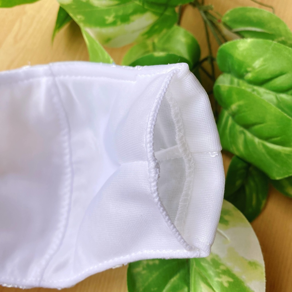 かわいいハートの花柄レースマスク。白色。保冷剤が入る3wayハンドメイド立体マスクカバー。