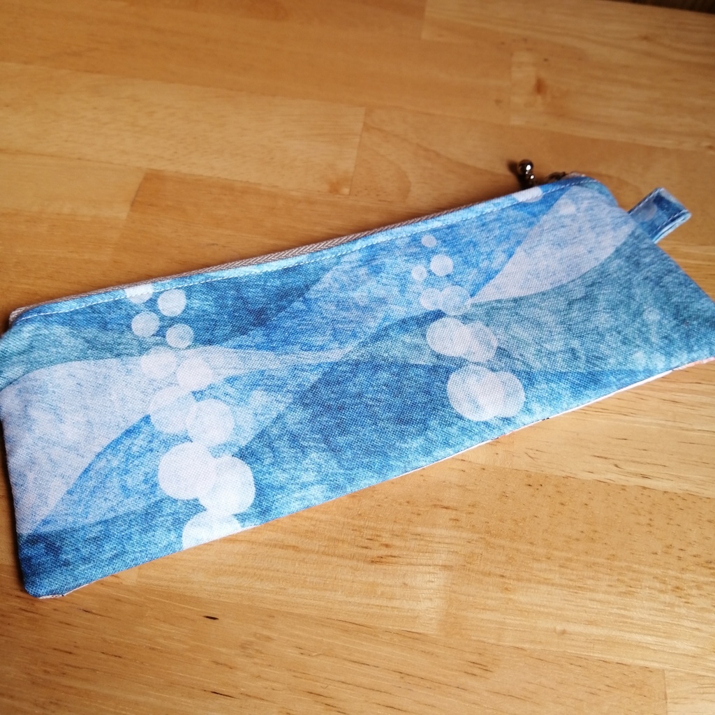 泳ぐ金魚のペンケース