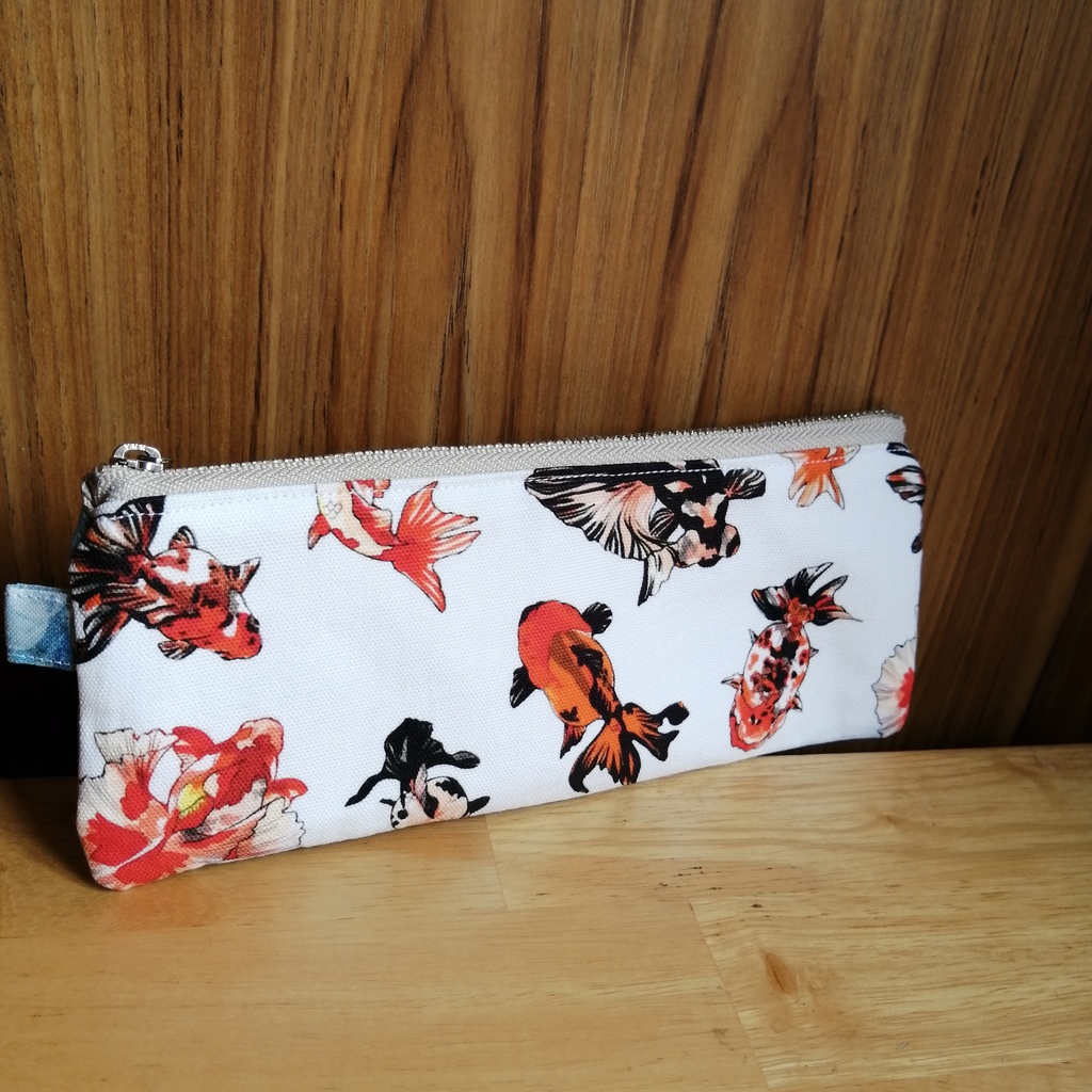 泳ぐ金魚のペンケース