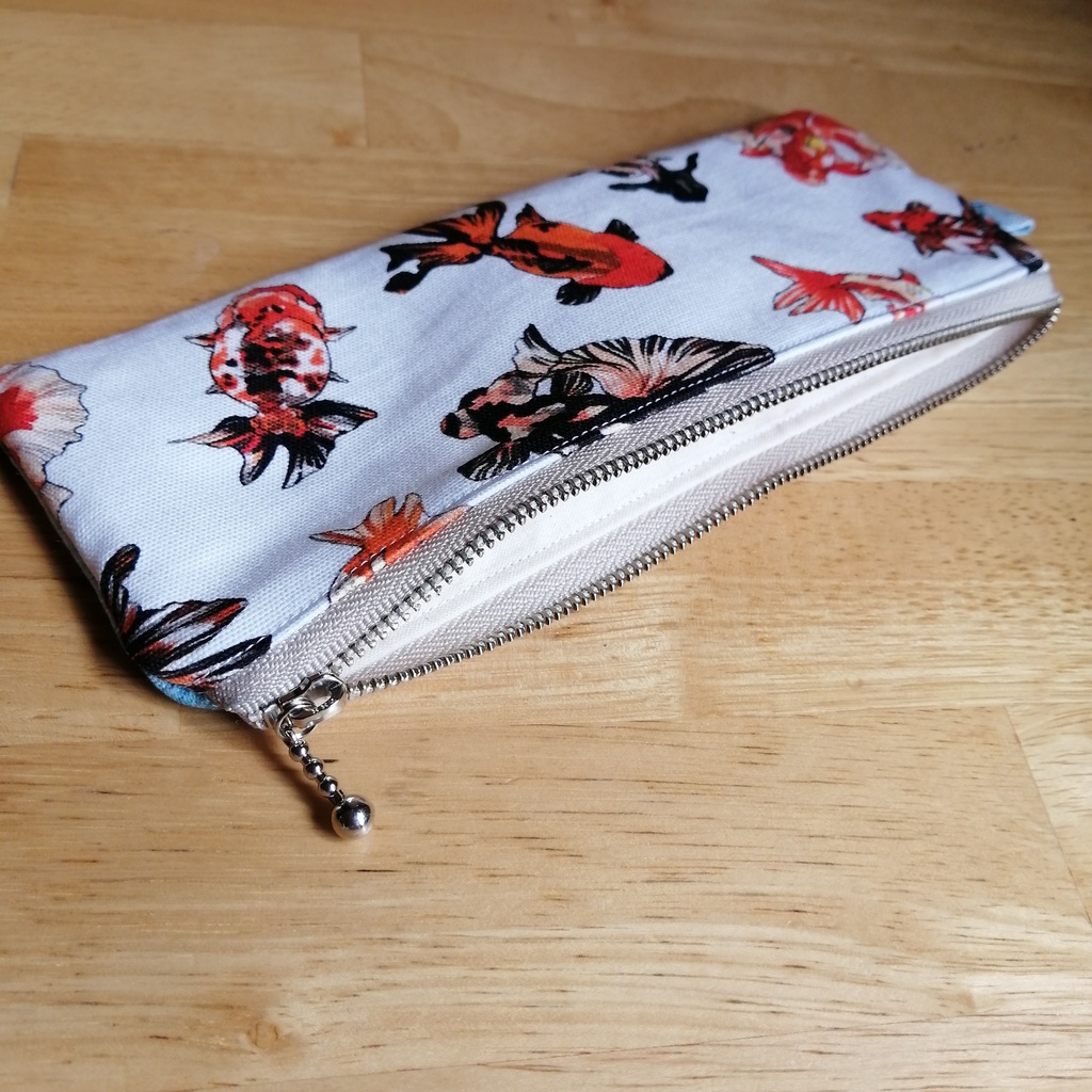 泳ぐ金魚のペンケース