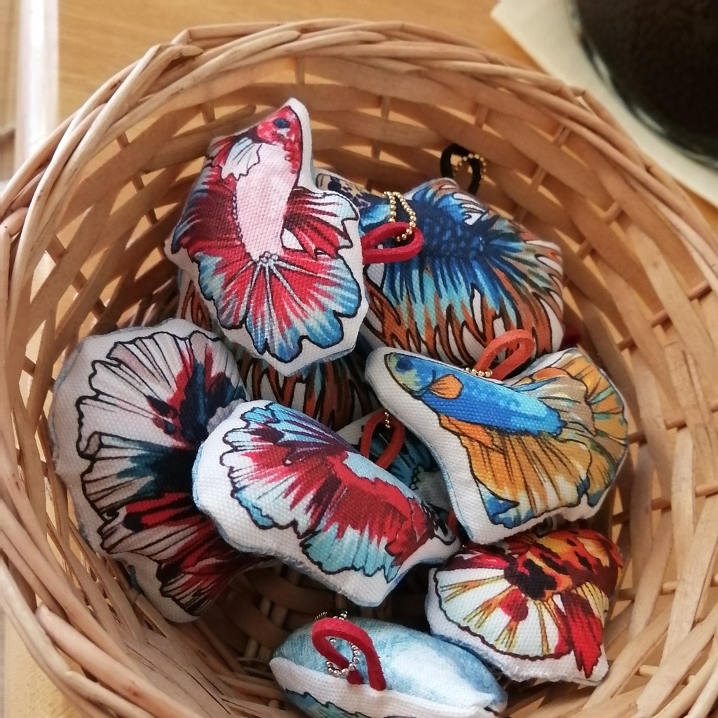 ベタとおでかけ バッグチャーム