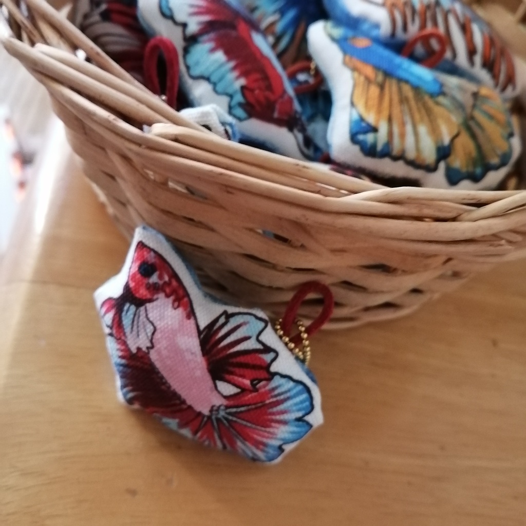 ベタとおでかけ バッグチャーム