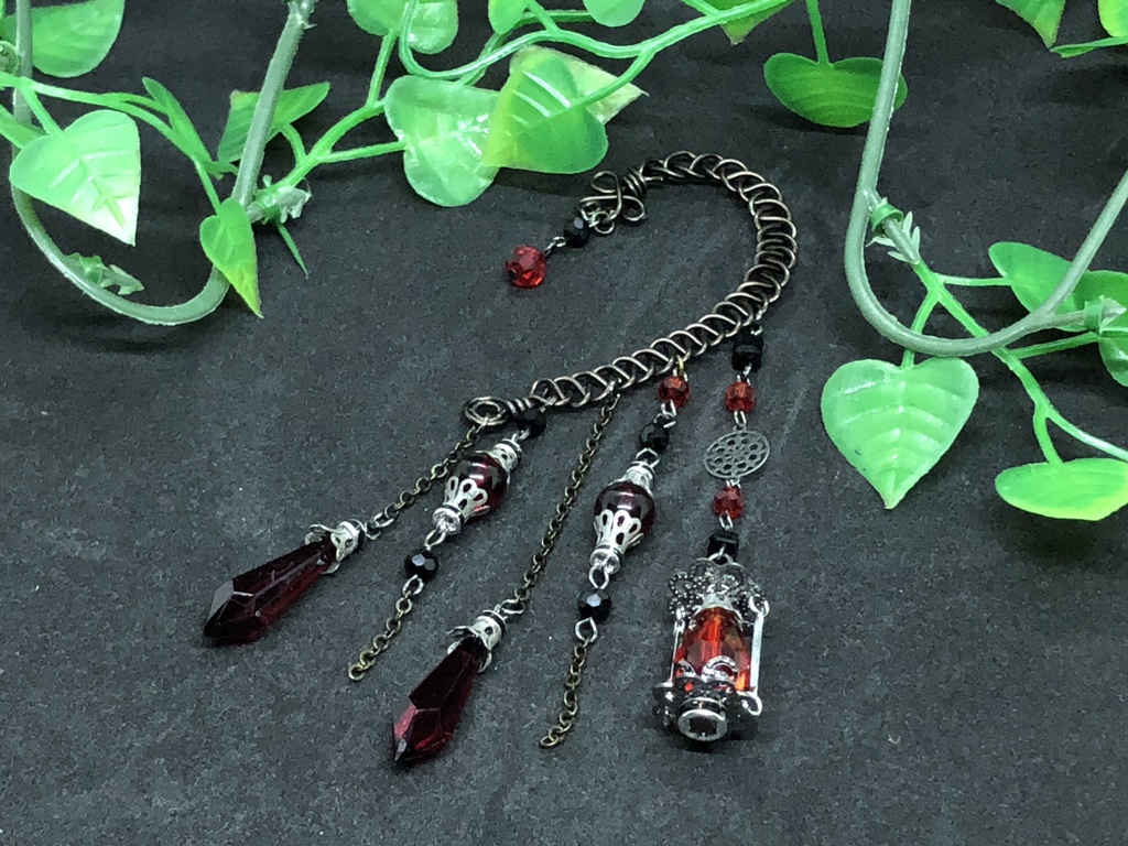 魔法のランタンのイヤーフック 黒×赤