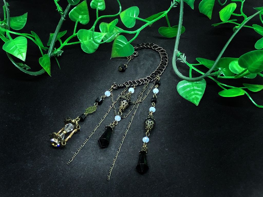 魔法の砂時計 手作り土台のイヤーフック 黒 白 クリア