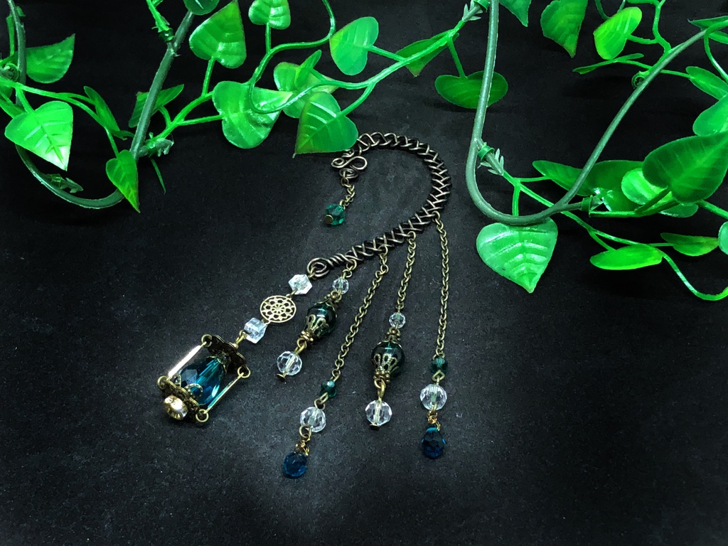 魔法のランタン 手作り土台のイヤーフック 青緑