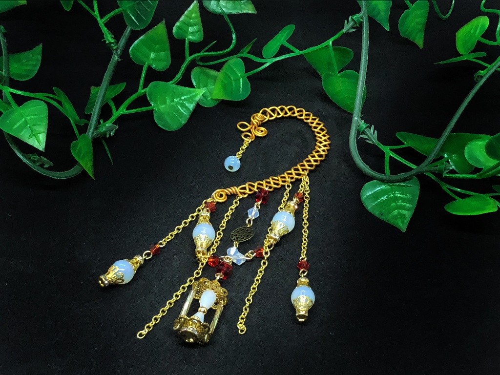 魔法の砂時計 手作り土台のイヤーフック 白 赤