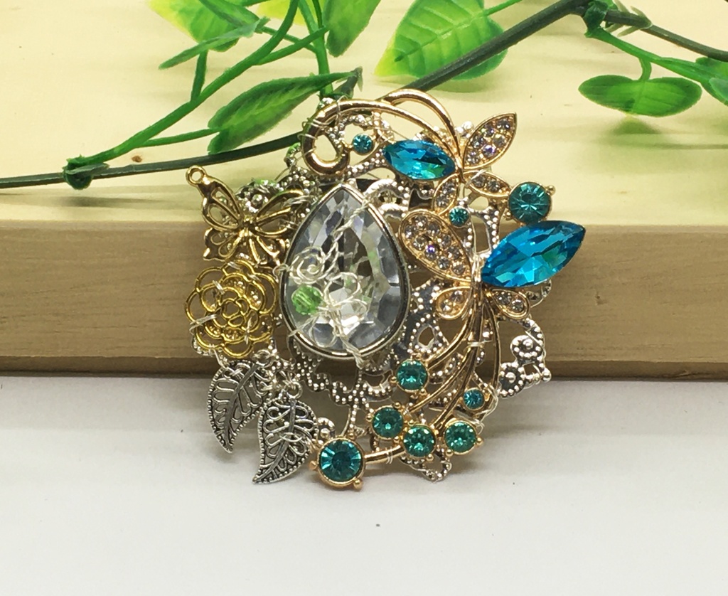 蝶々のブローチ 青