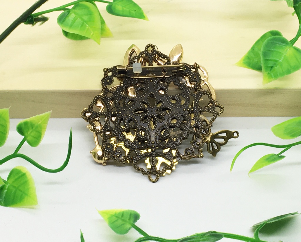 蝶々のブローチ 紫