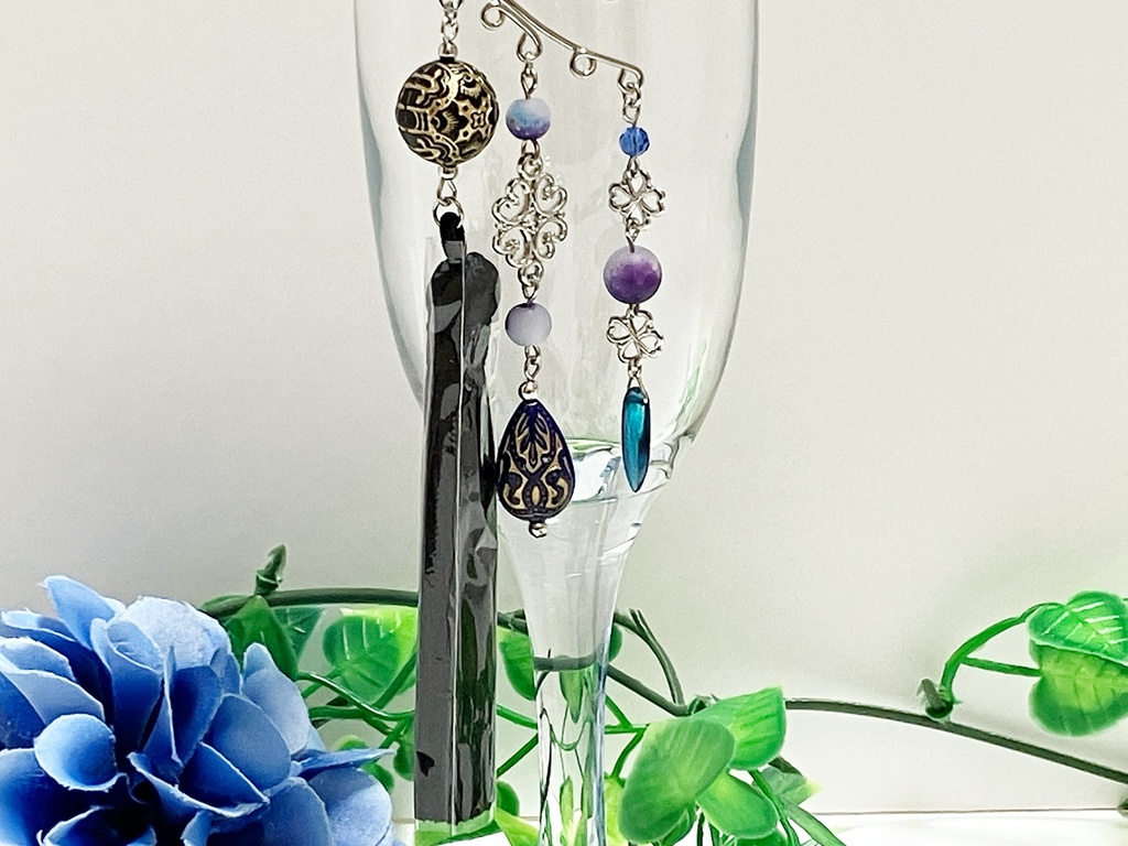 タッセルのイヤーフック シルバー、黒