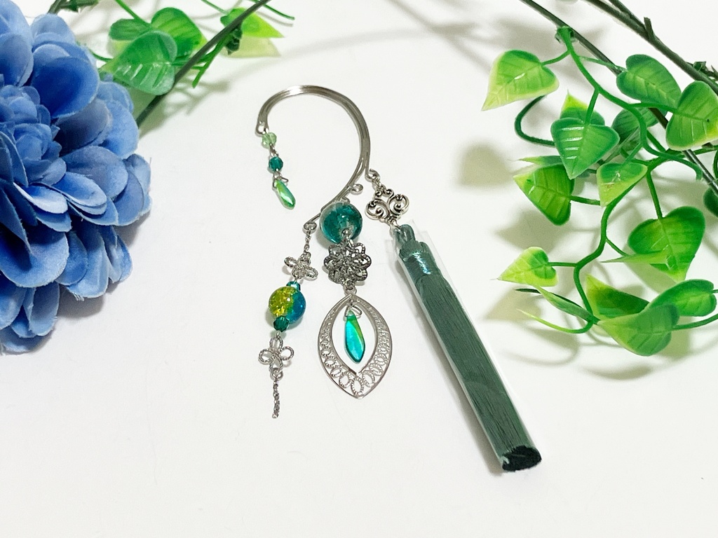 タッセルのイヤーフック シルバー、青緑