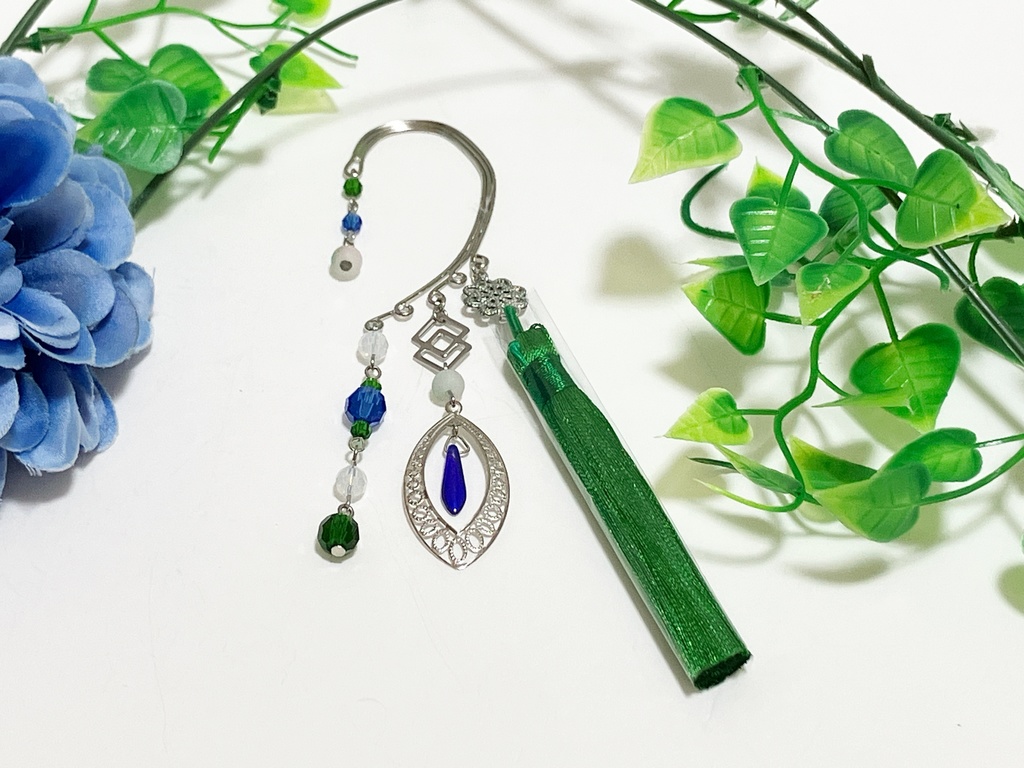 タッセルのイヤーフック シルバー、緑