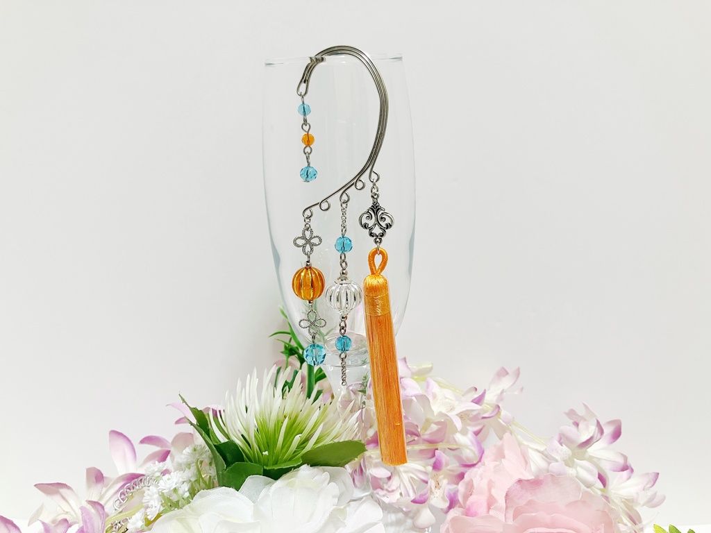 タッセルのイヤーフック　シルバー　オレンジ　ライトブルー　クリア