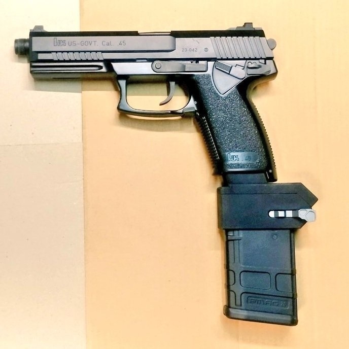 東京マルイ Mk23ソーコム　予備マガジンつき