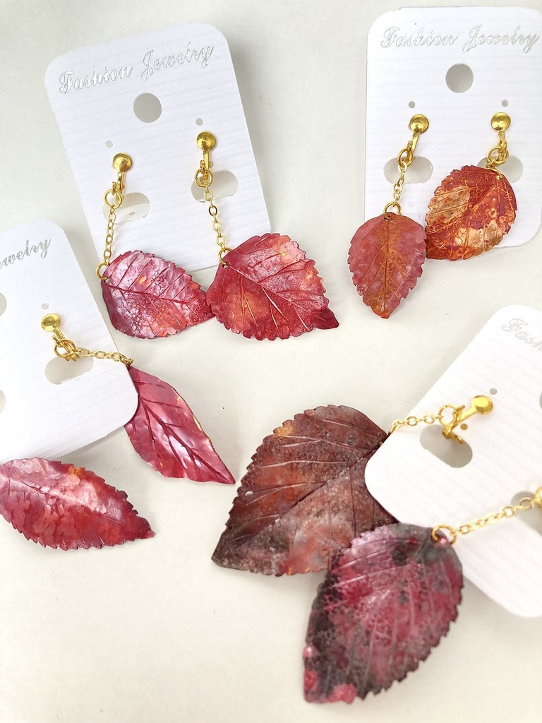 緋銅の紅葉イヤリング【ピアス変更可】