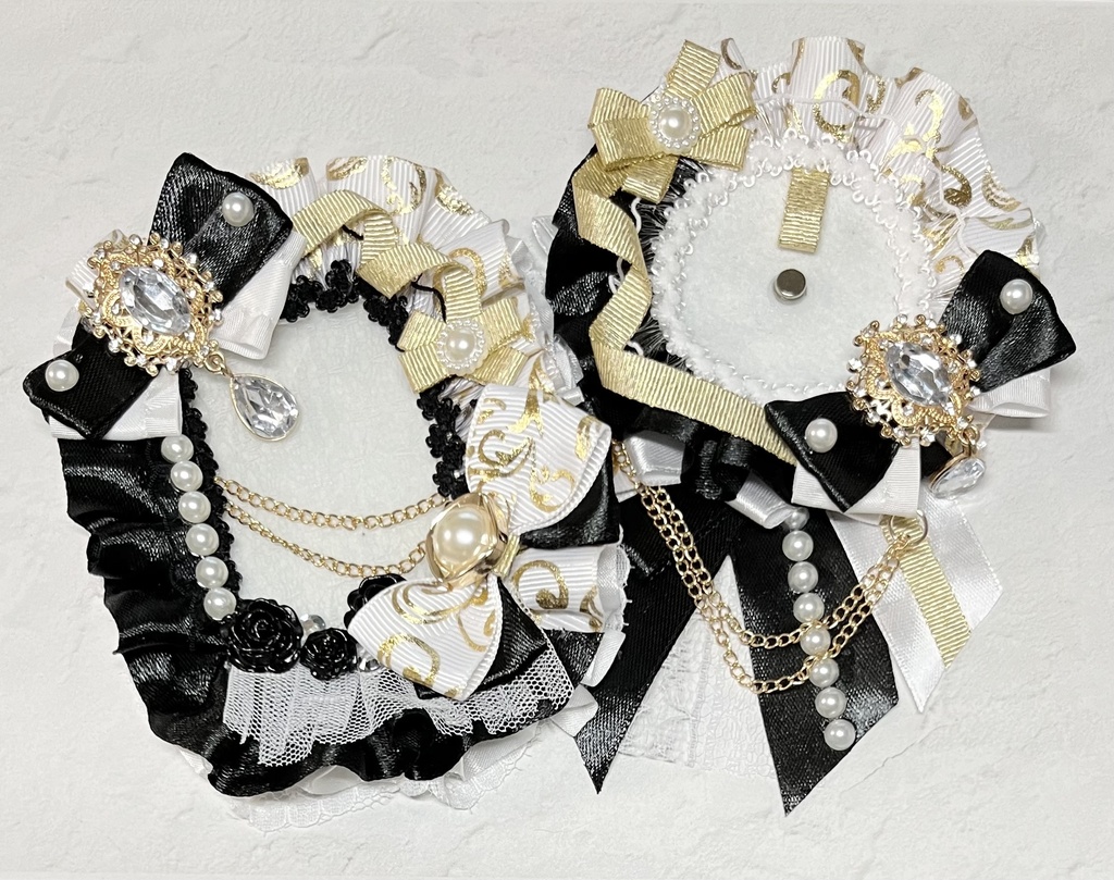 トレカケースデコB8 & 痛ロゼット57mm 白×黒