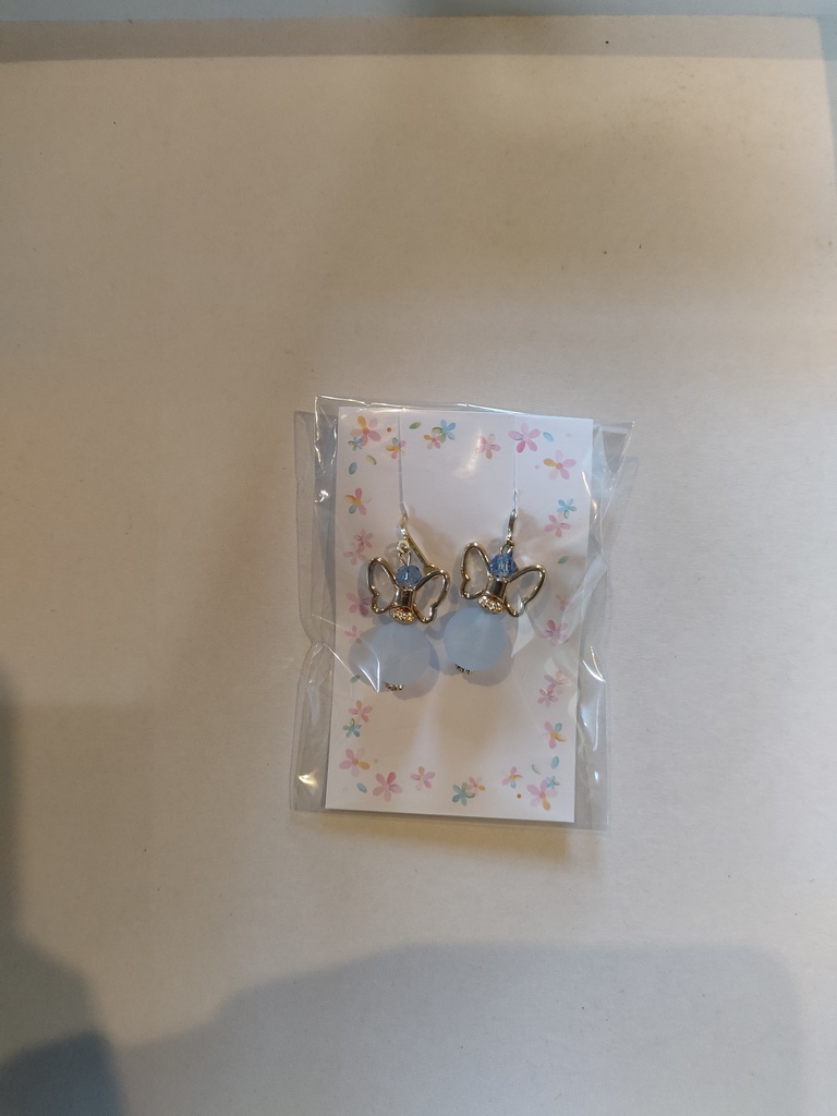 香水ボトルのピアス