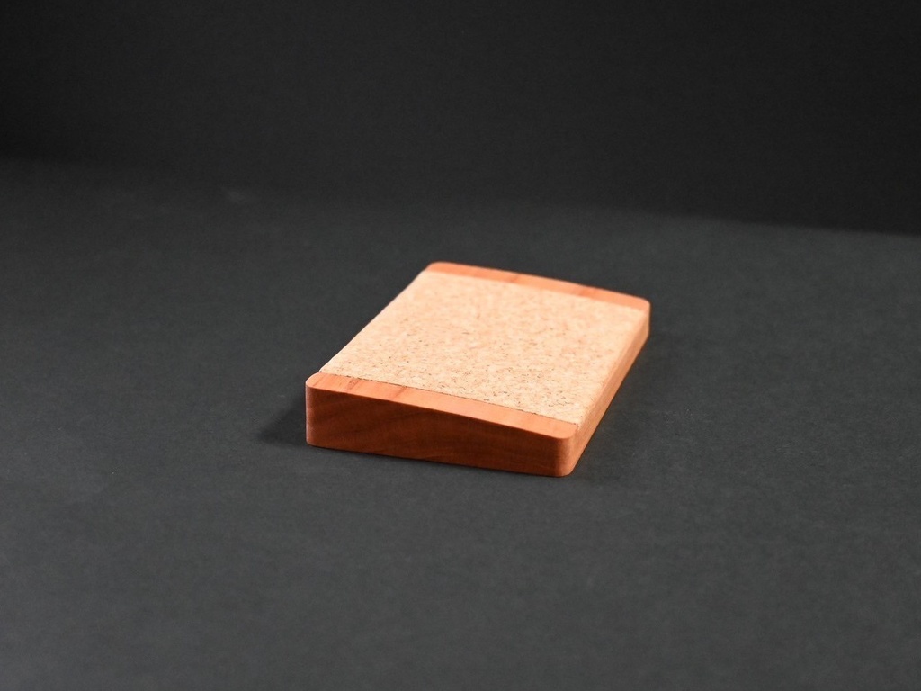 【マウス用】コルクを使ったリストレスト