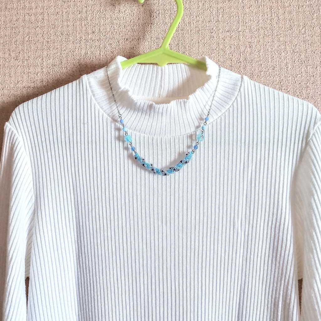 ビーズステッチのネックレス