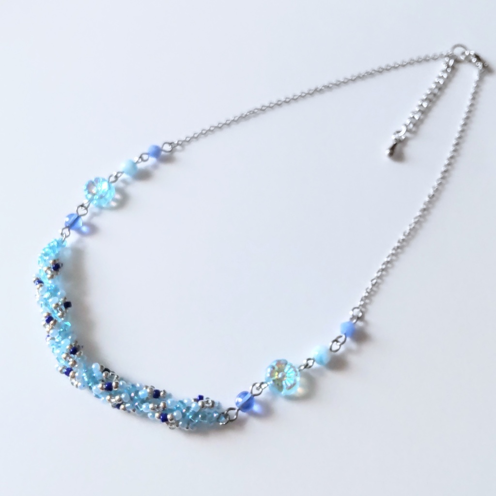 ビーズステッチのネックレス