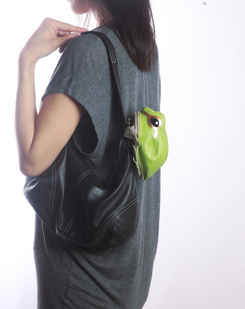 若草色カエルポーチ