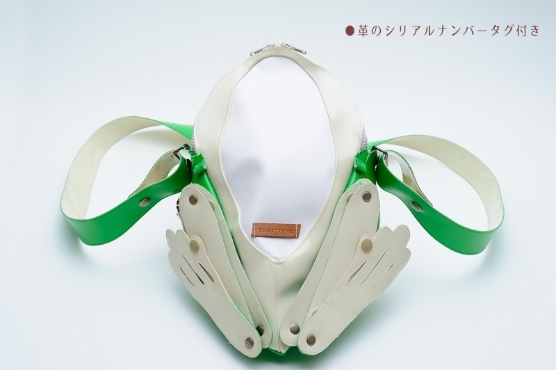 エナメルPVC製・カエルバッグ