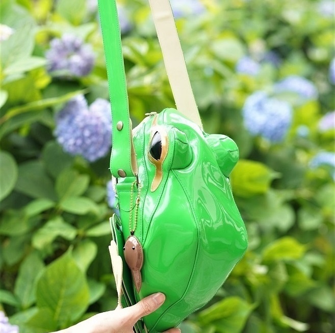 エナメルPVC製・カエルバッグ