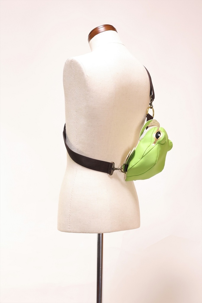 カエルボディバッグ