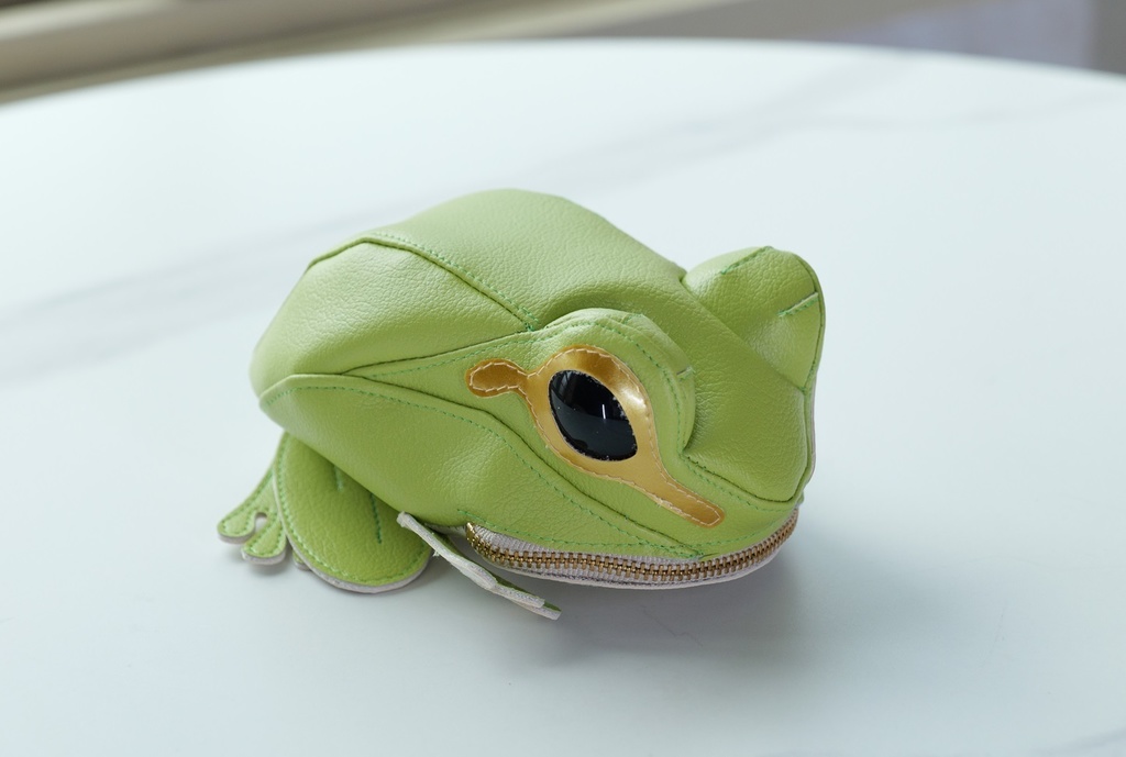 萌黄色カエルポーチ
