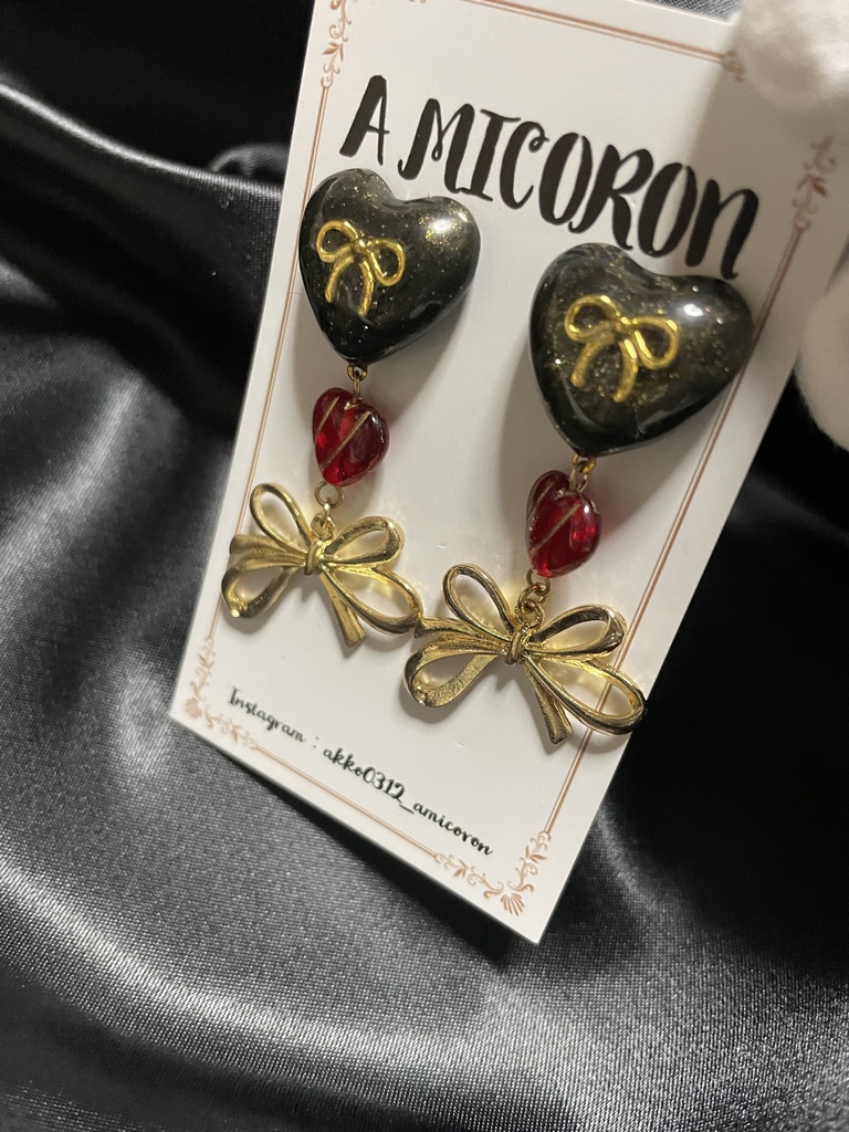 ハートとリボンのイヤリング🖤