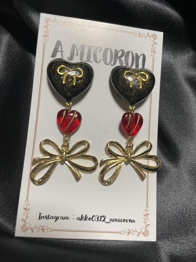 ハートとリボンのイヤリング🖤