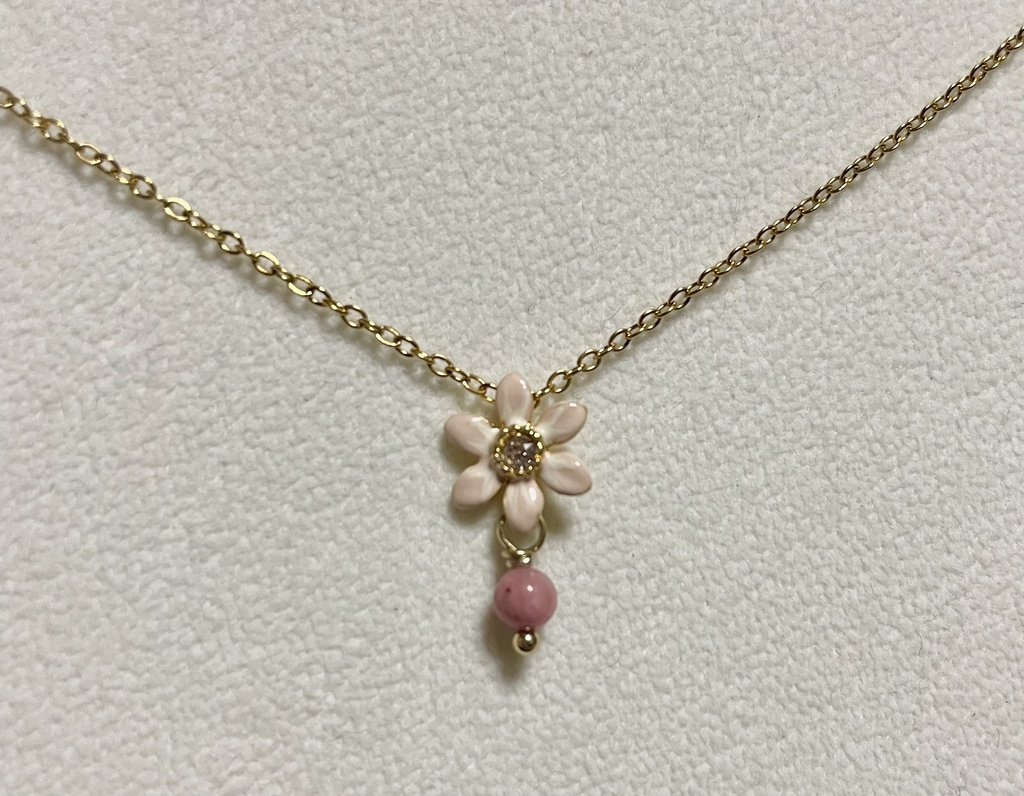 煌めく花とロードナイトのネックレス