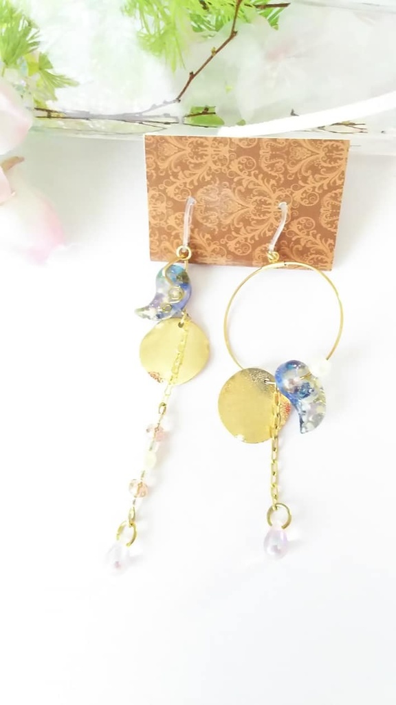 オルゴナイト勾玉の太陽と月のイヤリング【ピアス交換可】