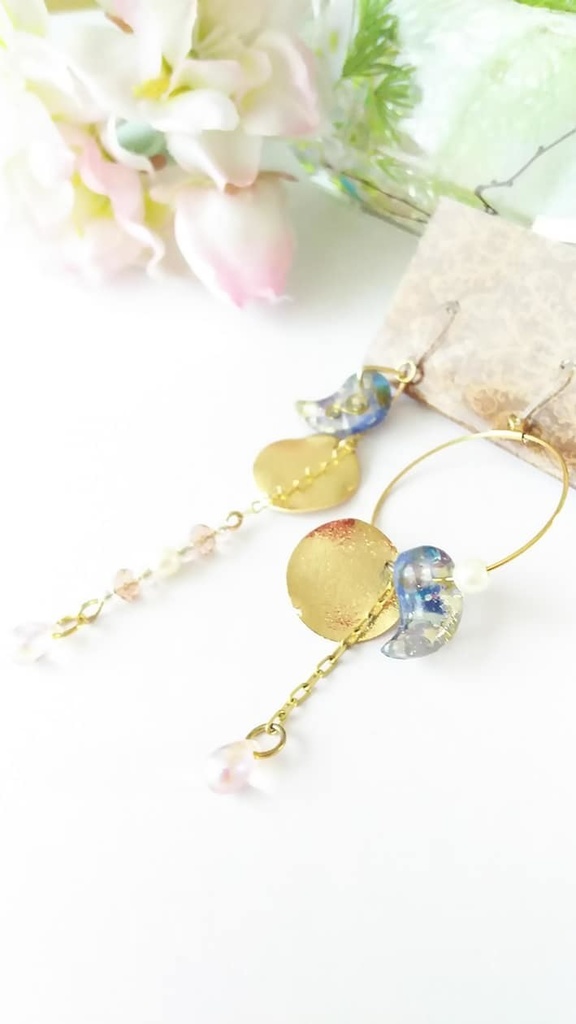 オルゴナイト勾玉の太陽と月のイヤリング【ピアス交換可】