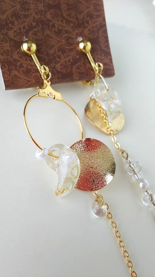 オルゴナイト勾玉の太陽と月のイヤリング【ピアス交換可】