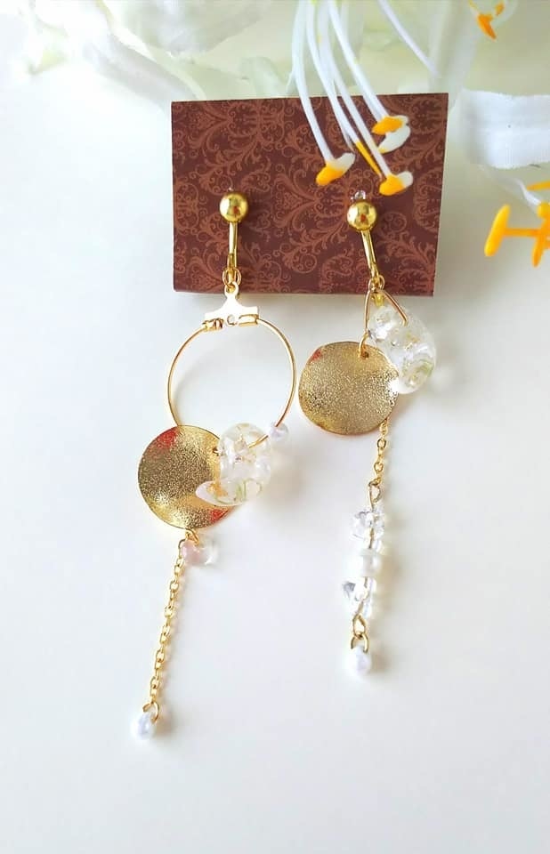 オルゴナイト勾玉の太陽と月のイヤリング【ピアス交換可】