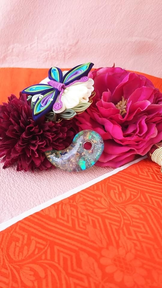 虹色の和の魔法勾玉(オルゴナイト)