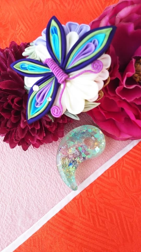 虹色の和の魔法勾玉(オルゴナイト)