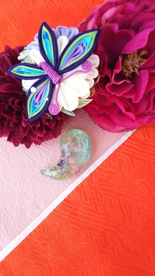 虹色の和の魔法勾玉(オルゴナイト)