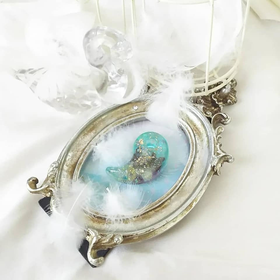 オリーブの葉をくわえた鳩の勾玉オルゴナイト