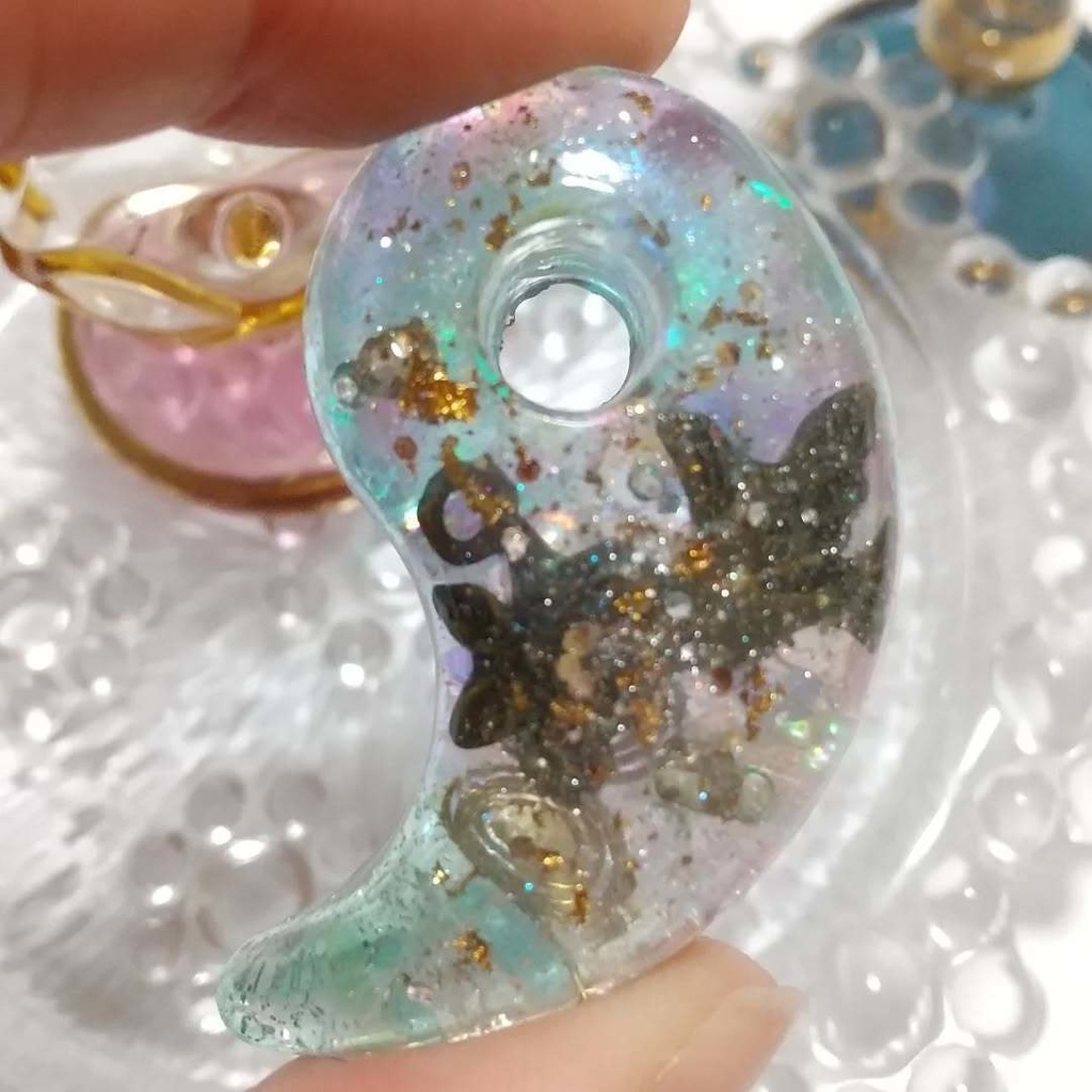 オリーブの葉をくわえた鳩の勾玉オルゴナイト