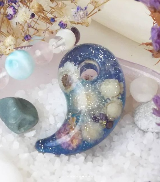 奇跡の花の魔法勾玉オルゴナイト