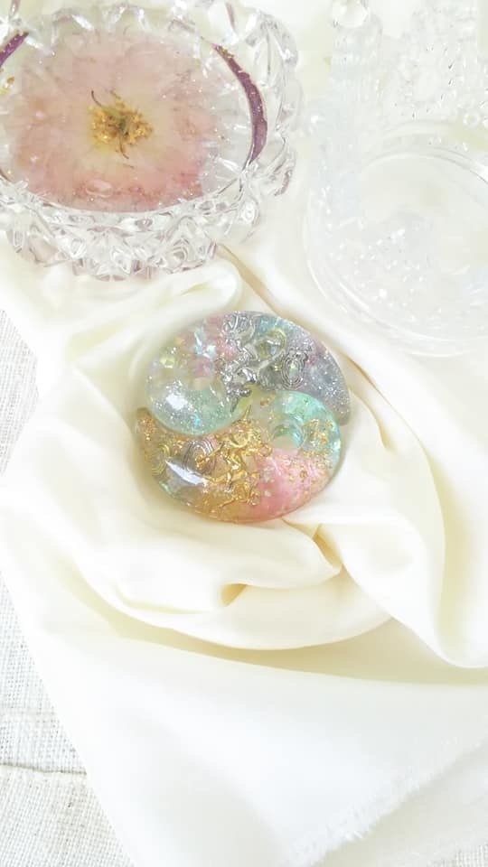 金のユニコーンの 魔法勾玉オルゴナイト