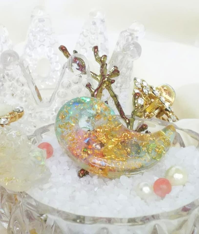 金のユニコーンの 魔法勾玉オルゴナイト