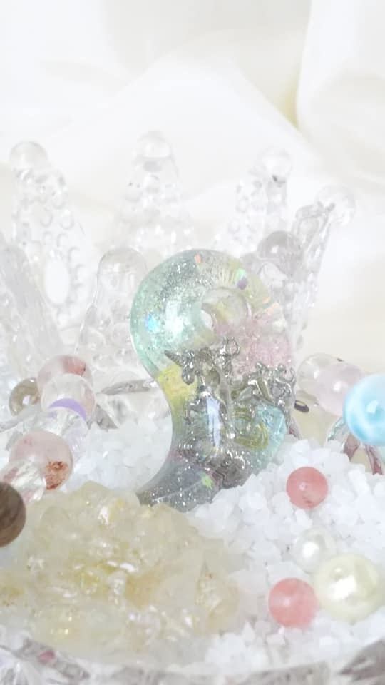 銀のユニコーンの 魔法勾玉オルゴナイト