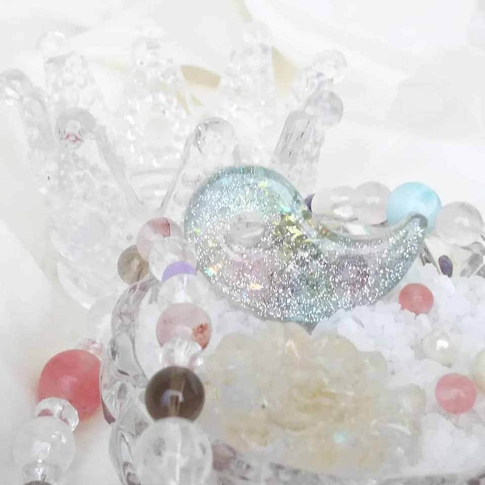 銀のユニコーンの 魔法勾玉オルゴナイト