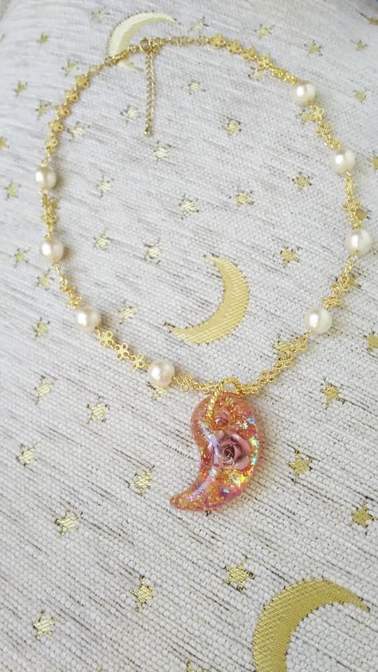 バラ色の魔法勾玉オルゴナイト