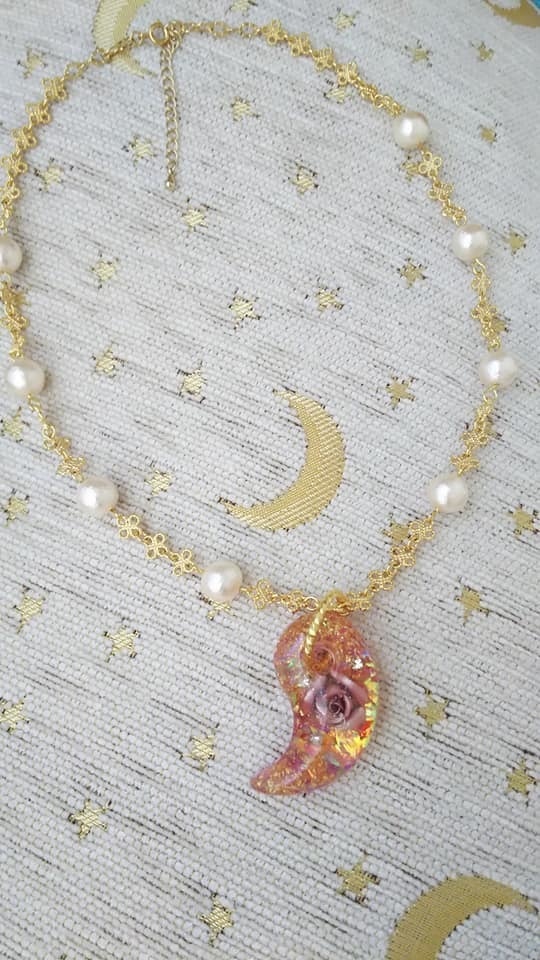 バラ色の魔法勾玉オルゴナイト