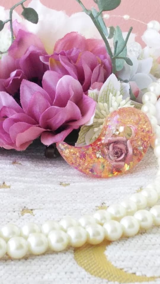 バラ色の魔法勾玉オルゴナイト