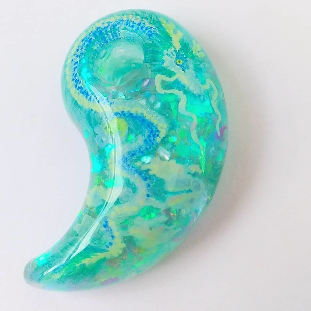 青龍のオルゴナイト勾玉