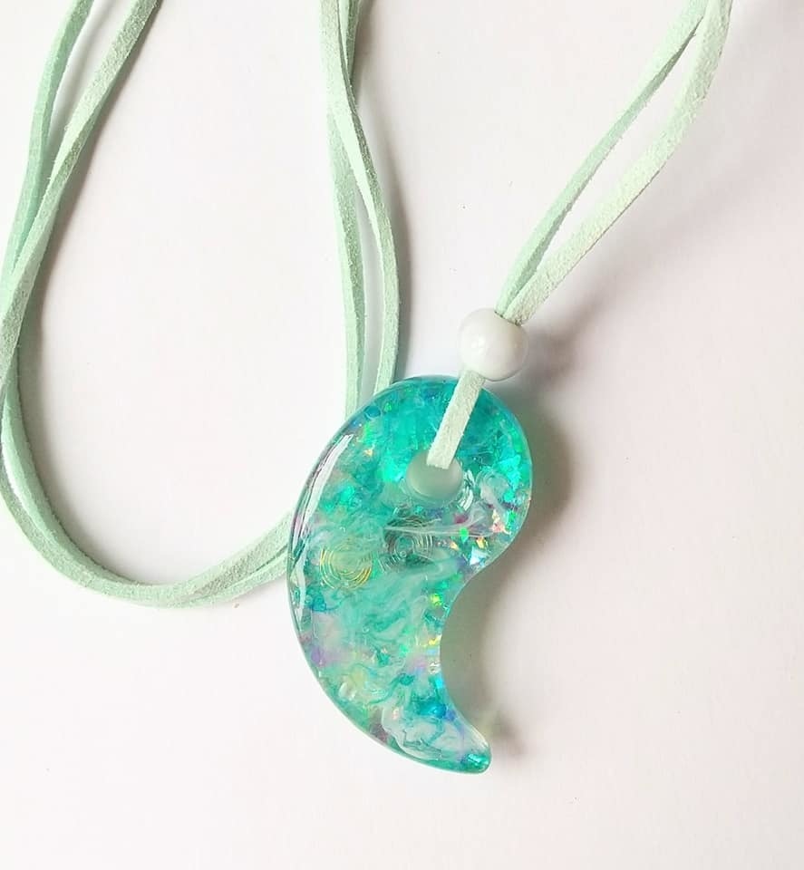 青龍のオルゴナイト勾玉